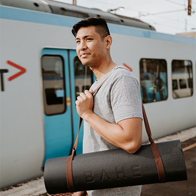 Model using the BAHE Prime Support 6mm Mat in its holder