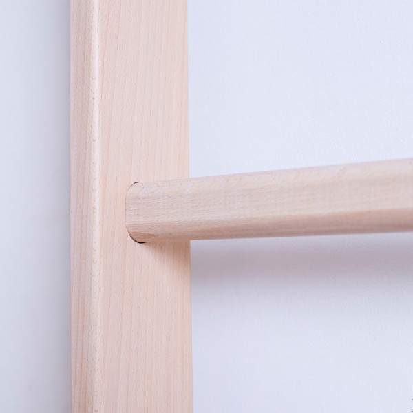 Detailed shot of a wooden rung on the BenchK 100 Wall Bars