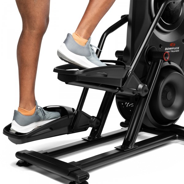Oversized pedals of the BowFlex Max Total 40
