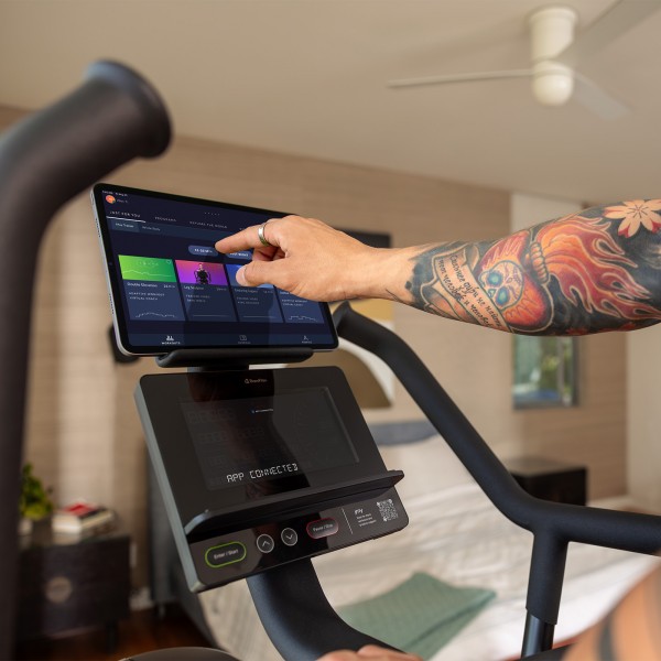 The console of the BowFlex Max Trainer SEi featuring JRNY™ integration for personalised workouts and real-time coaching