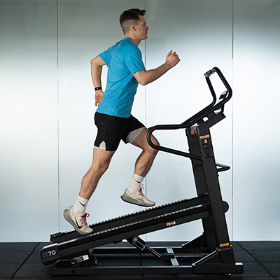 Side view of a model running on the cardiostrong IT70
