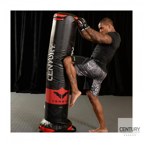 Century Versys VS.1 - Lifestyle - Knee attack