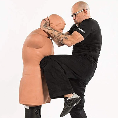 Model clinching with BOB XL and launching a knee attack