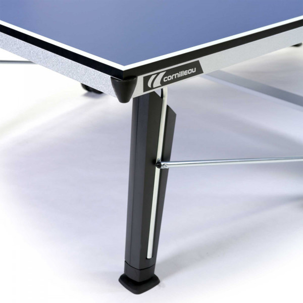 Adjustable leg feature on the Cornilleau Sport 500 Indoor Table Tennis Table.
