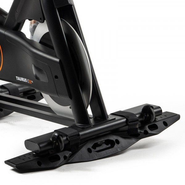 Close-up of the curveplate mounted on an indoor bike.