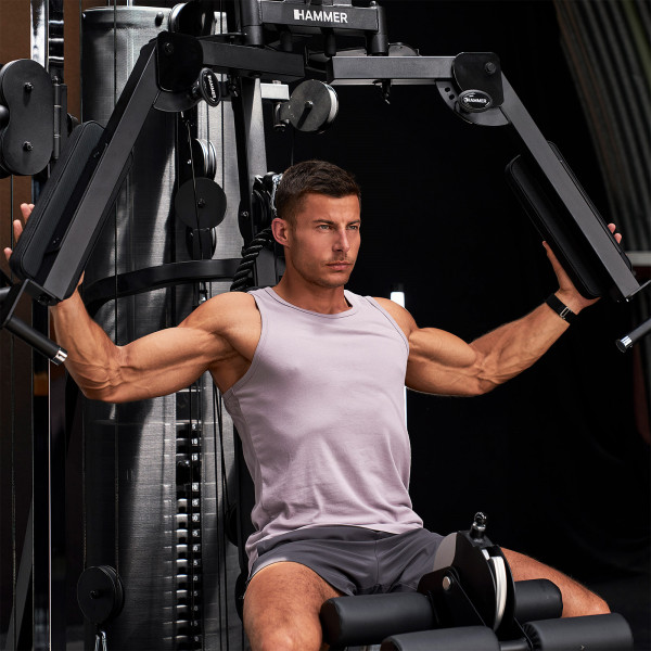 Image of the HAMMER Autark 2200 Multi-Gym with a model performing a chest fly
