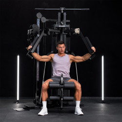 Image of the HAMMER Autark 2200 Multi-Gym with a model performing a chest press
