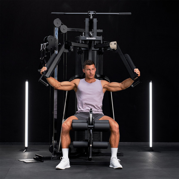 Image of the HAMMER Autark 2200 Multi-Gym with a model performing a chest press