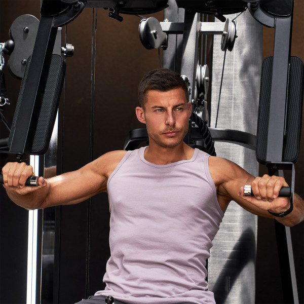 Image of the HAMMER Autark 2200 Multi-Gym with a model performing a chest press