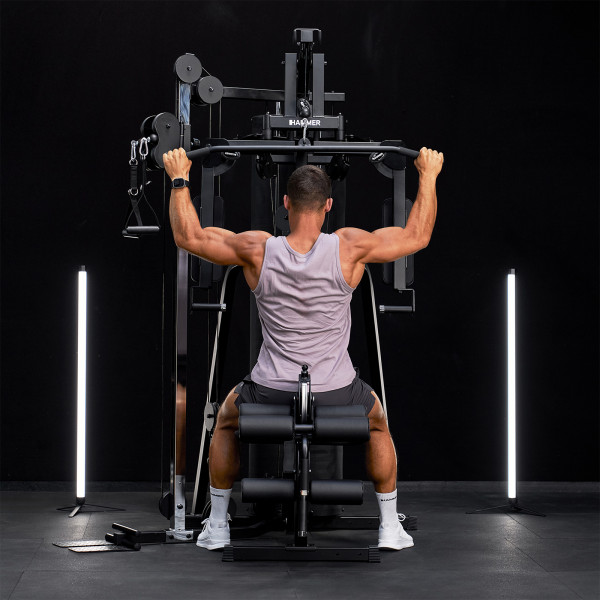 Image of the HAMMER Autark 2200 Multi-Gym with a model performing a lat pulldown