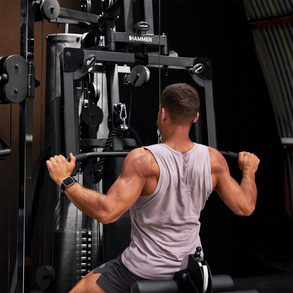 Image of the HAMMER Autark 2200 Multi-Gym with a model performing a lat pulldown