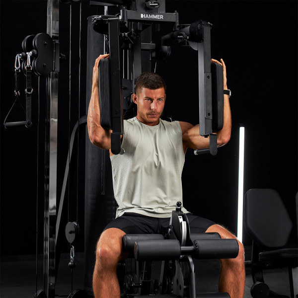 Lifestyle image of the HAMMER Autark 2500 Multi-Gym - Model performing chest fly