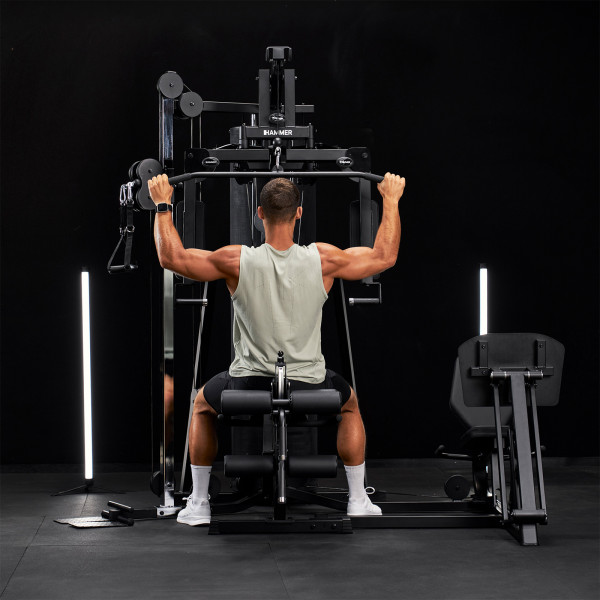 Lifestyle image of the HAMMER Autark 2500 Multi-Gym - Model performing lat pulldown