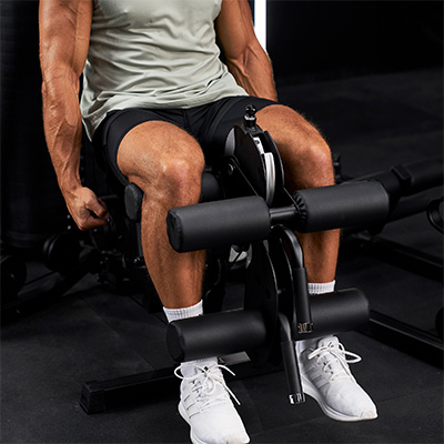 Close-up image of a model using the HAMMER Autark 2500 leg developer