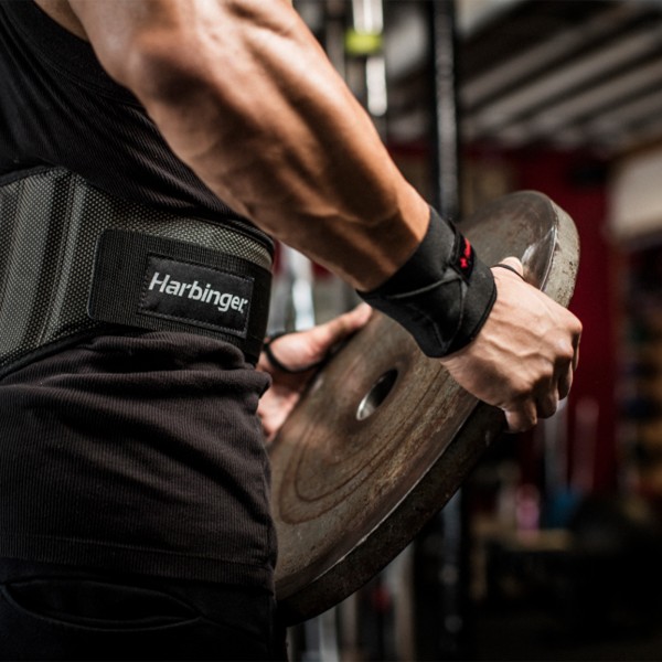 Designed for all sizes, the Harbinger Pro Thumbloop Wrist Wraps 20" Black ensure a snug and secure fit.