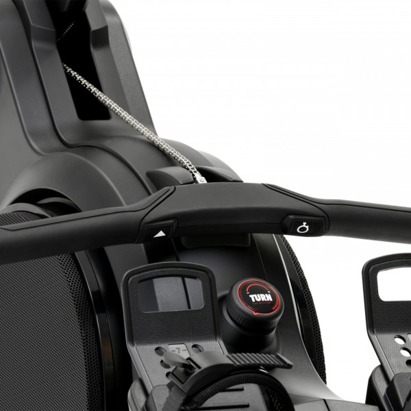 Side angle of the Life Fitness Heat Performance Row handle and chain