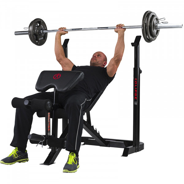 Marcy BE3000 - Image of a model performing a bench press