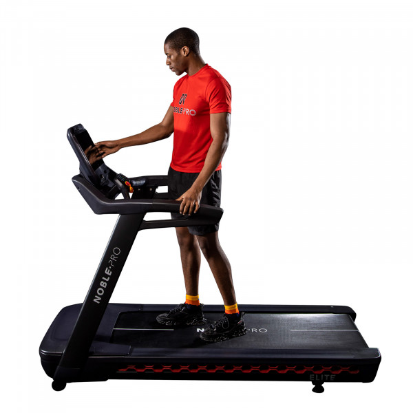 noblepro-elite-e10i-treadmill-model-adjusting-touchscreen