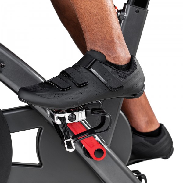 The Schwinn 800IC Indoor Cycling Bike's dual-sided pedals featuring SPD clips for a secure cycling experience