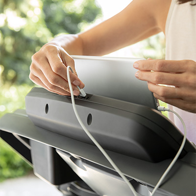 User plugging device into the Schwinn 510T treadmill console