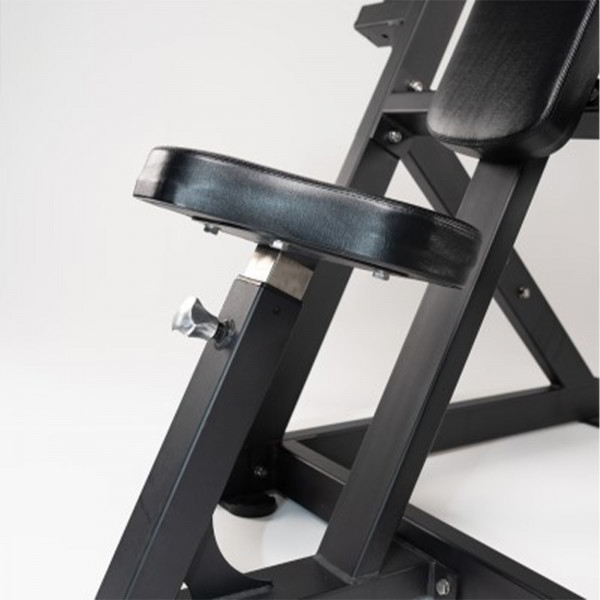 Skelcore Pro Plus Series Linear Shoulder Press - close up of the seat