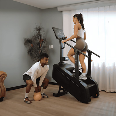 Image of a pair of models working out at home