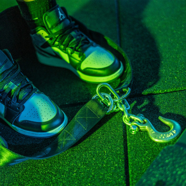 Belt and hook on the floor for the Taurus Pro Iso Belt Squat