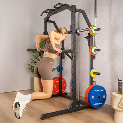 A model performing dips on the Tunturi SM70