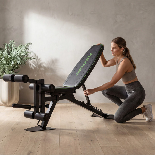 Tunturi UB60 Weight Bench - Lifestyle Image - Model adjusting bench